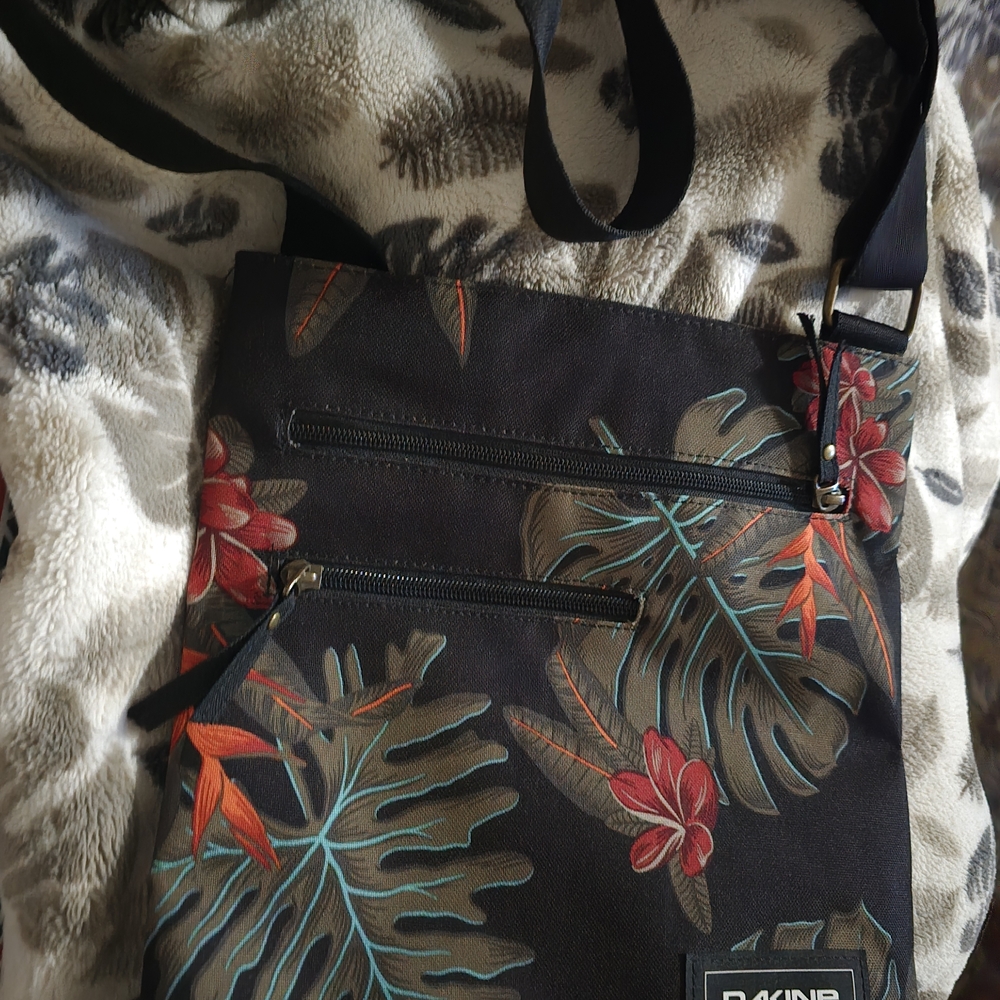 Dakine Women's Tropical Crossbody Bag - Black and Red